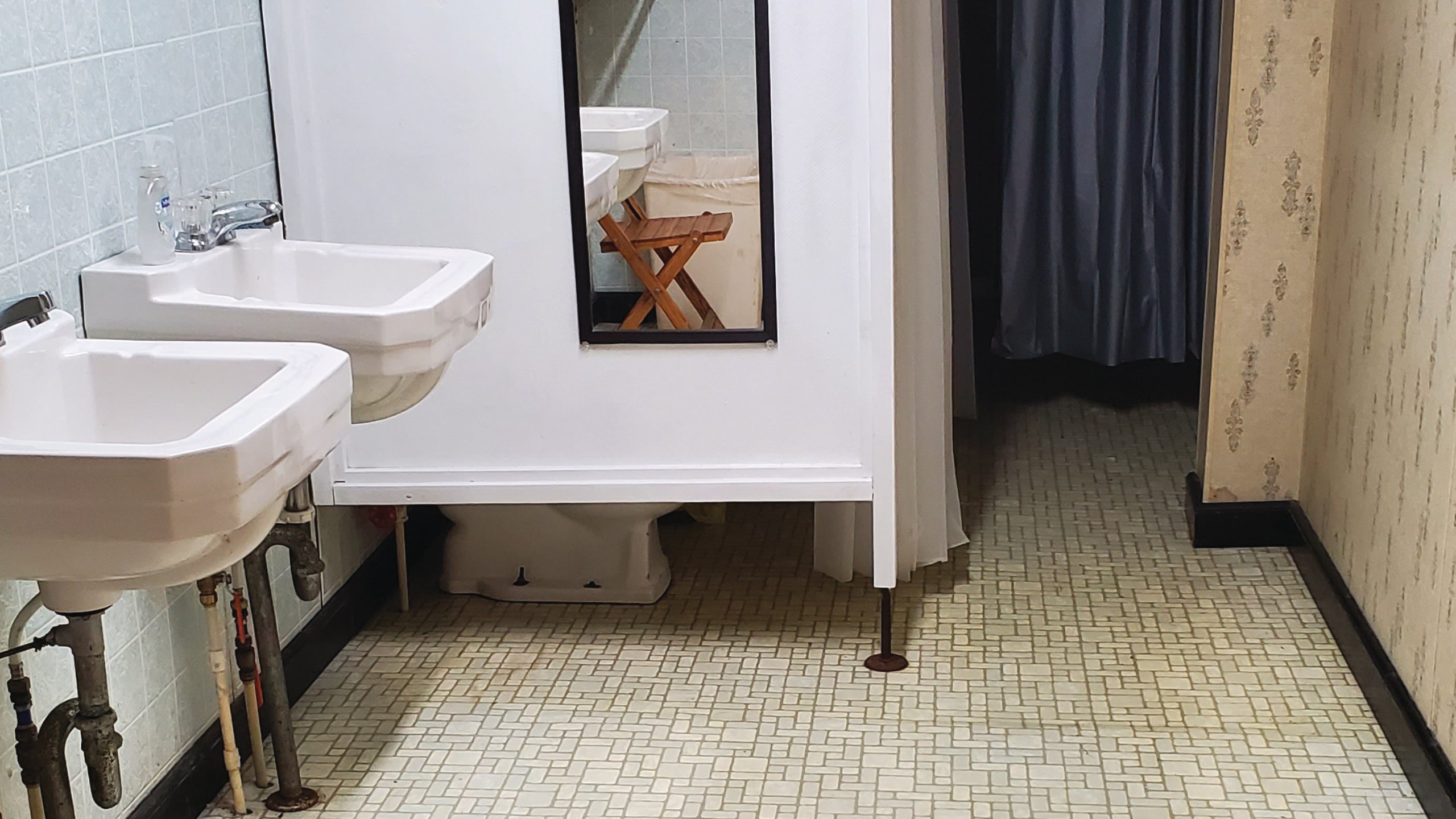 old hotel wc